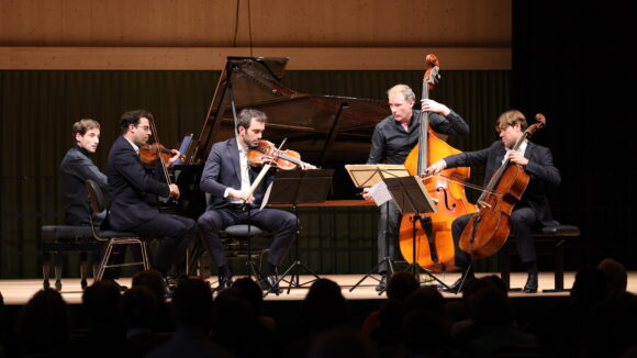 Boris Giltburg, Klavier mit Graham Mitchell, Kontrabass und dem Quatuor Modigliani © Marcel Giger